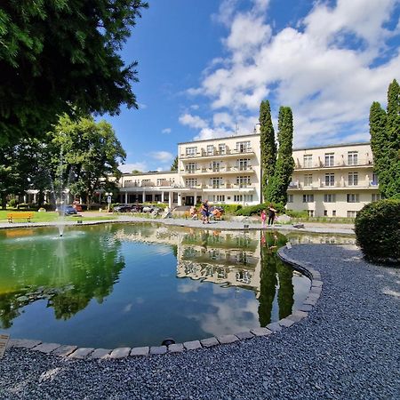 Hotel Palace - Kupele Sliač Exterior foto